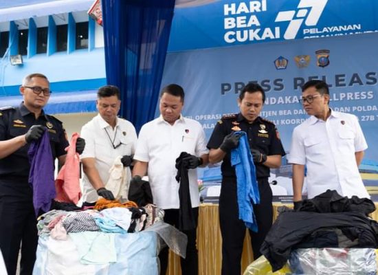 Ditjen Bea Cukai Bersama Polda Sumut Amankan 150 Bale Pakaian Bekas Ilegal di Langkat Senilai RP.750 Juta
