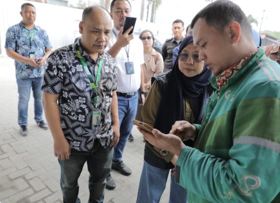 Pastikan Ekosistem Kendaraan Listrik Di Sumatera Utara, Direktur Niaga PT PLN (Persero) Kunjungi PT Grab Indonesia