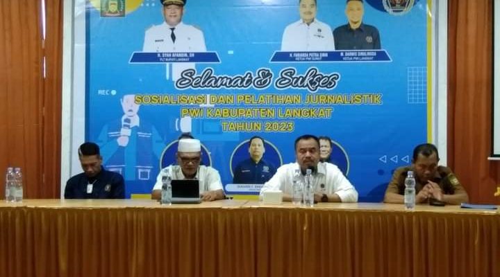 Diskominfo & PWI Langkat Kerjasama Gelar Sosialisai dan Pelatihan Jurnalistik
