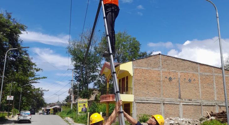 PLN Icon Plus Benahi Kabel Optik di Tiang PLN Guna Mendukung Gelaran Aqua Bike di Sumut