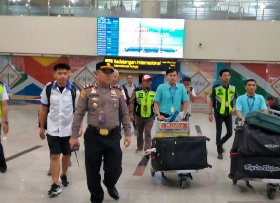 Kapolsek Bandara Sambut Peserta Aquabike Jetski World Championship 2023 di KNIA
