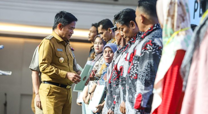 Serahkan Sertifikat Tanah kepada Masyarakat, Pemprov Sumut Tegaskan Komitmen Percepatan Reforma Agraria