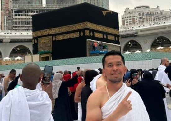 Sang Mualaf Ini Umrohkan 16 Orang Keluarga dan Sahabat