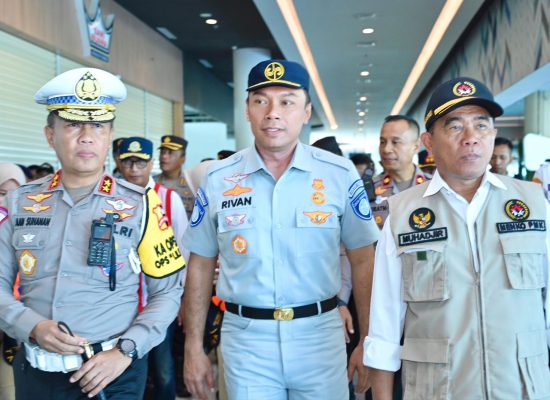 Pastikan Kelancaran Arus Mudik Nataru, Dirut Jasa Raharja, Menhub,  Menko PMK, dan Kakorlantas Polri Gelar Tinjauan ke Sejumlah Daerah