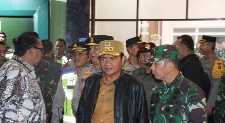 Kapolrestabes Medan Dampingi Forkopimda Sumut/Medan Pantau Pospam di Malam Natal