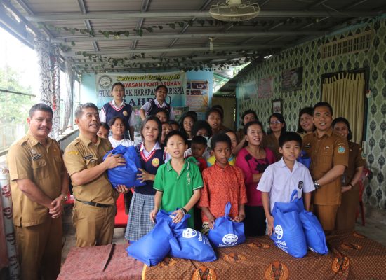 Sambut Natal 2023, ASN Pemprov Sumut Berbagi Bingkisan kepada Anak-anak Panti