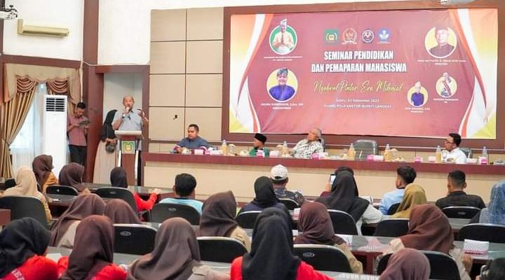 Seminar Pendidikan dan Pemaparan Mahasiswa, Salurkan Beasiswa Pendidikan Dilangkat