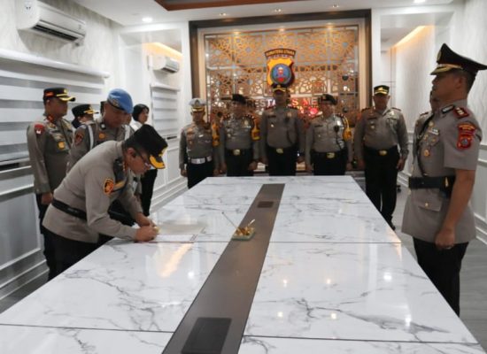 Kapolrestabes Medan Pimpin Upacara Penyerahan Jabatan Kabag Ops