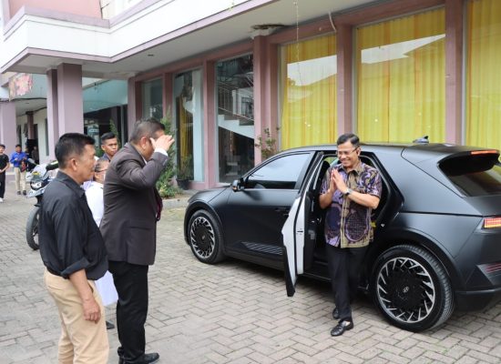 Kapolrestabes Medan Hadiri Undangan Open House Uskup Agung di Jalan Hayam Wuruk