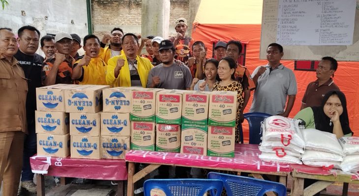 Ketua Partai Golkar Medan Bersama PAC PP Medan Area Bantu Korban Kebakaran