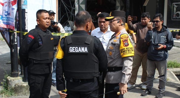 Tinjau Lokasi Ledakan Pipa Gas, Kapolrestabes Medan : Masyarakat Tetap Tenang dan Jangan Terpancing Berita Hoax