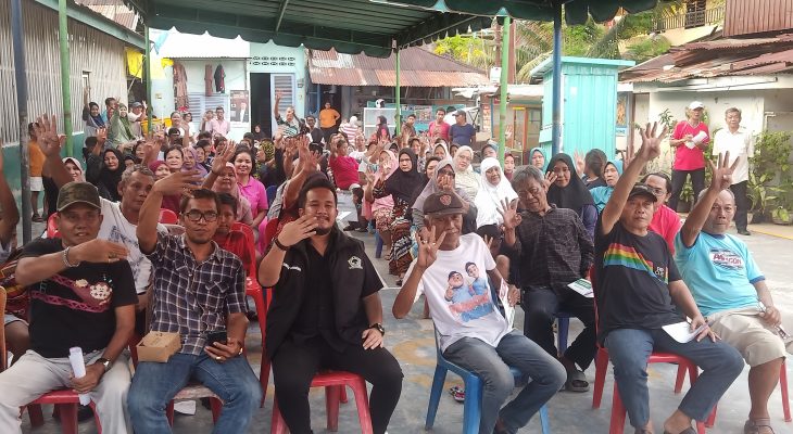 Sosialisasi Caleg Partai Golkar Novandi Nasty Sandya, SM Jadi Rebutan Ibu – ibu Kelurahan Hamdan