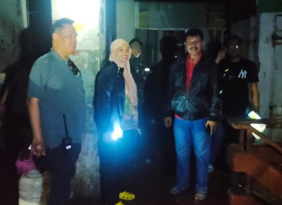 Gerak Cepat Kapolsek Medan Kota Bersama Anggotanya Amankan Tkp Kebakaran Kios Pusat Pasar Medan