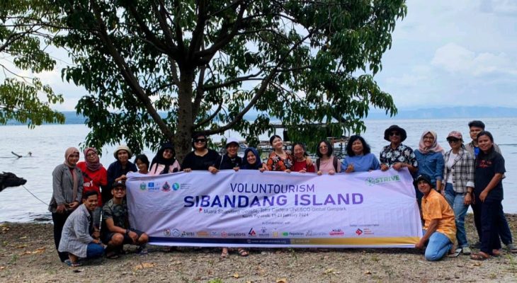 Membawa Harapan untuk Generasi Muda: Strive Voluntourism & Transformasi Pulau Sibandang