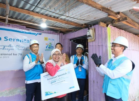 Sambung Listrik Gratis Donasi Pegawai PLN Telah Nyalakan Lebih dari 17.000 Rumah