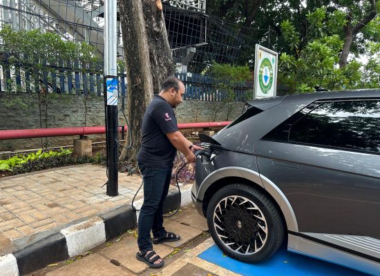 Inovasi Terbaru PLN, Tiang Listrik Dijadikan SPKLU, Ekosistem EV Makin Menarik