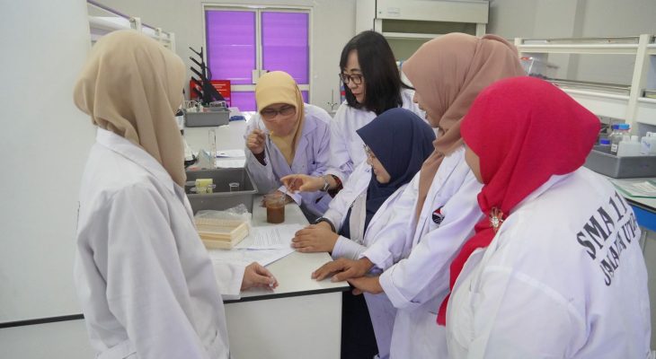 Workshop Guru Kimia, Mengubah Persepsi Ilmu Sulit Jadi Mudah dan Menyenagkan