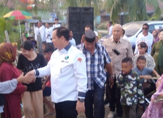 Di Pesta Pernikahan Masyarakat, Ikhwan SH MH Pakai Kaos Caleg DPR RI