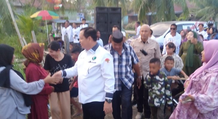 Di Pesta Pernikahan Masyarakat, Ikhwan SH MH Pakai Kaos Caleg DPR RI