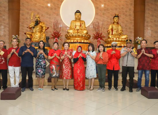 Kunjungi Sejumlah Vihara di Tahun Baru Imlek, dr Susanti Pelihara Toleransi di Pematangsiantar