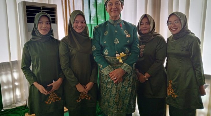 Kesultanan Deli Anugerahkan Gelar Datuk Seri Duta Paduka Raja kepada DR H Rahmat Shah