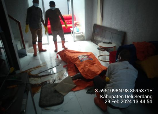 Sudah 7 Hari Tewas, Jasad Pria Tua Ditemukan Membusuk di Rumahnya