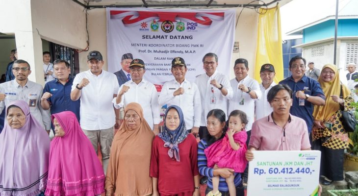 Pj Gubernur Sumut Dampingi Menteri PMK Serahkan Bantuan Pangan CPP di Belawan