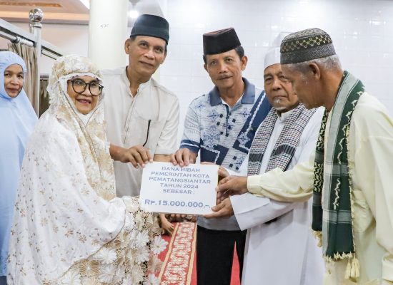 Wali Kota Pematangsianțar dr Susanti Dewayani SpA  menghadiri Safari Ramadhan di Masjid Istiqomah
