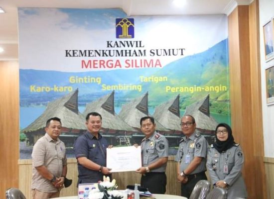 Kementerian Hak Asasi Manusia  Berikan Penghargaan KKP HAM  Kepada Pemko Gunungsitoli