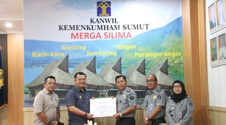 Kementerian Hak Asasi Manusia  Berikan Penghargaan KKP HAM  Kepada Pemko Gunungsitoli