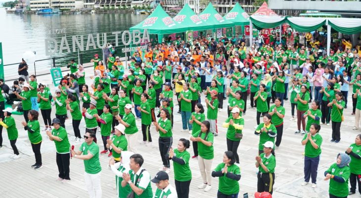 Sambut Perhelatan Nasional, Supersol Ajak Masyarakat Bergotong Royong Membersihkan Danau Toba