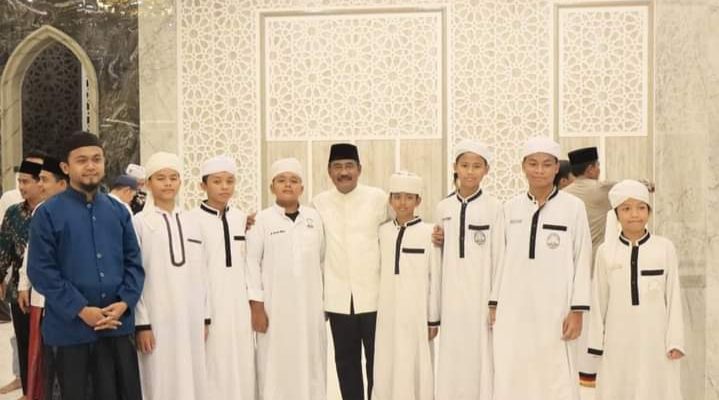 Wali Kota Binjai Ikuti Shalat Tarawih Perdana