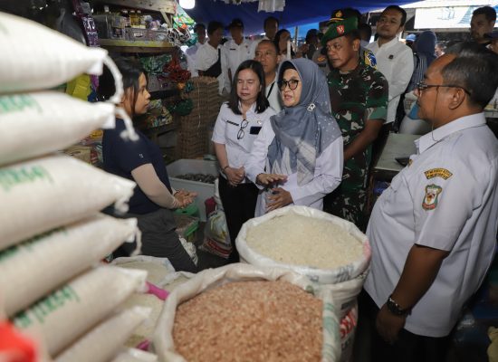 dr Susanti dan Forkopimda Sidak Harga dan Stok Barang Kebutuhan Pokok