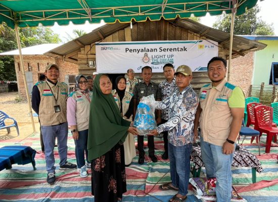 PLN UID Sumut Lakukan Penyalaan Serentak 244 Masyarakat Kurang Mampu Melalui Program Light Up The Dream