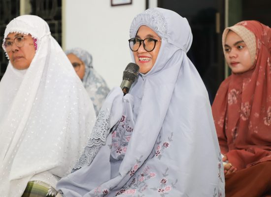 dr Susanti Lanjutkan Safari Ramadhan di Masjid Al-Ikhlas Siopat Suhu