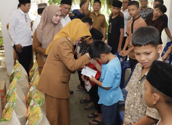 dr Susanti Laksanakan Ramadhan Berbagi Bersama Perumda Tirta Uli di 3 Lokasi