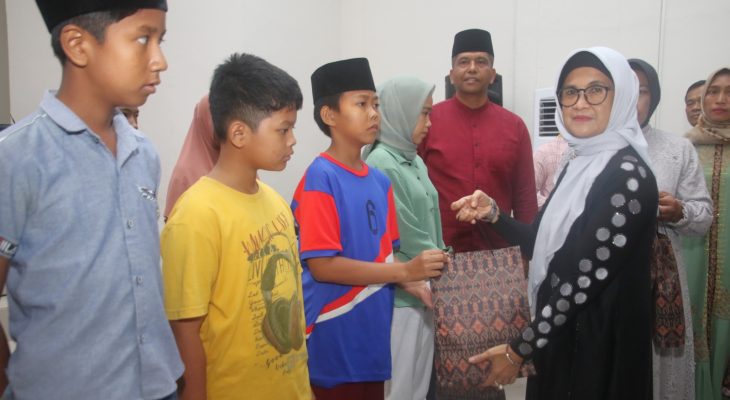 dr Susanti dan Erizal Ginting Berbuka Puasa Bersama di Makorem 022/PT