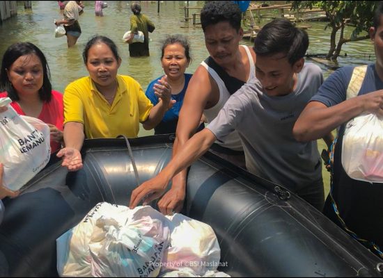 BSI Maslahat Kembali Salurkan Bantuan Kemanusiaan Banjir Demak dan Kudus