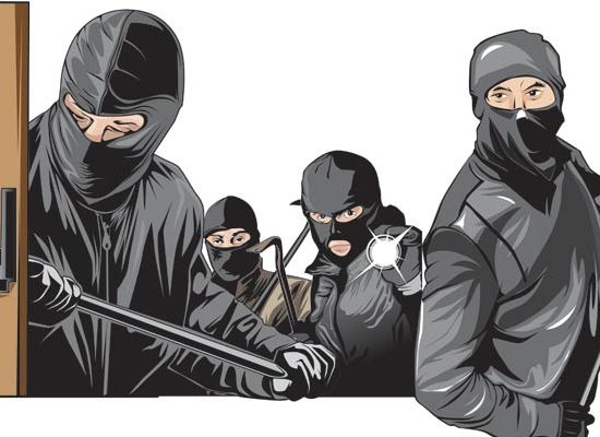 Kawanan Maling Santroni Rumah Wartawan Media 24 Jam di Jalan Berigjend Katamso