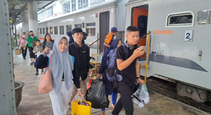 Hari Ke 2 Lebaran Penumpang KA di Wilayah Divre I Sumut Mencapai 10.500 Penumpang