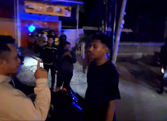 Kapolsek Medan Baru Bersama Personel Bubarkan Ratusan Pemuda SOTR