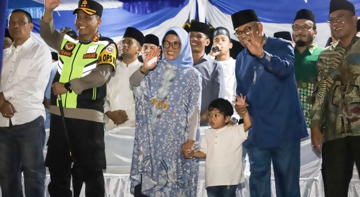 dr Susanti Dewayani SpA Melepas Peserta Pawai Takbir Keliling Malam Idul Fitri 1 Syawal 1445 H/2024 M