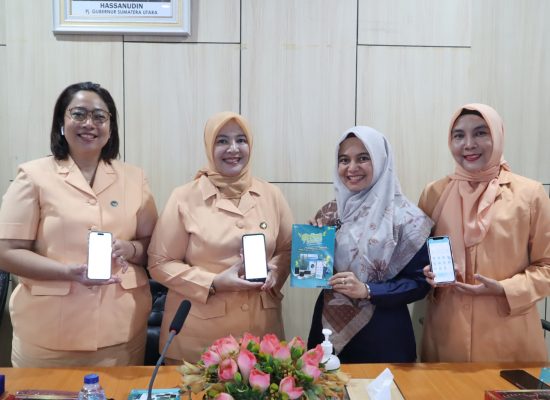PLN UP3 Medan Mengajak Dharma Wanita Persatuan Dinas PPSDM Provinsi Sumatera Utara Gunakan PLN Mobile
