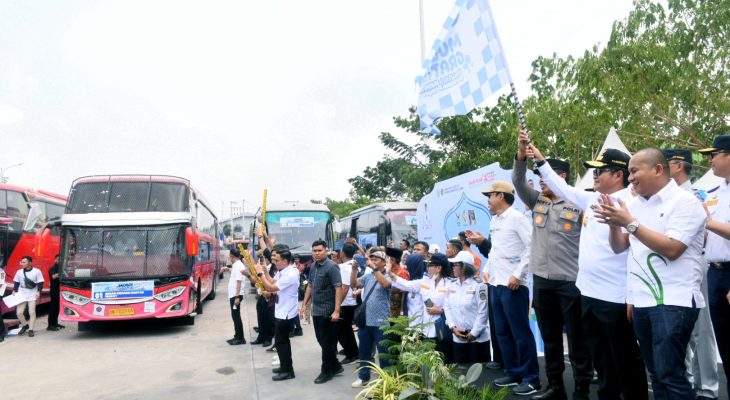 Pj Gubernur Sumut Lepas 66 Bus Mudik Gratis yang Mengangkut 2.500 Pemudik