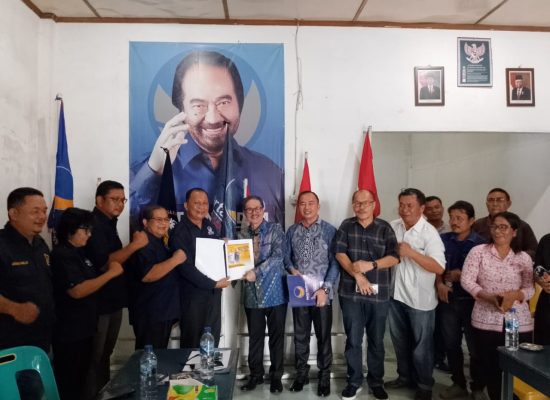 Paslon Victor Selamat Zagoto dan Lestarius Hia Daftar ke DPD NasDem Nisel