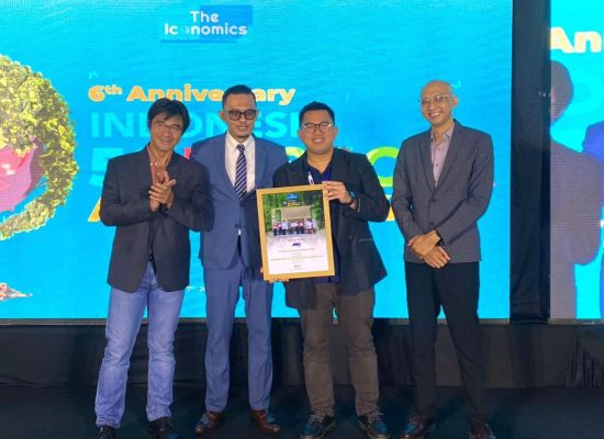 JNE Raih Penghargaan The Iconomics “Indonesia Best 50 CSR Awards 2024” Kategori Courier Service