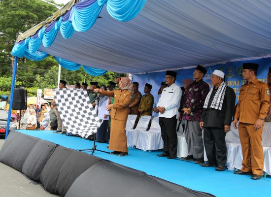 dr Susanti Lepas Pawai Ta’aruf MTQN Tingkat Kota Pematangsiantar ke-56 Tahun 2024