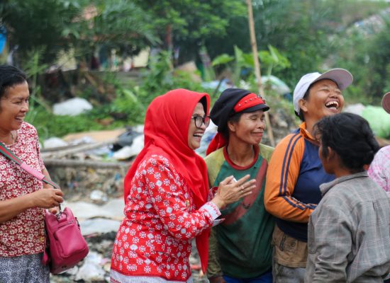 dr Susanti Tinjau Mesin Pengolah dan Daur Ulang Sampah di TPA Tanjung Pinggir