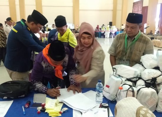 Kasi Kehumasan PPIH Embarkasi Medan Pantau Pemeriksaan Kesehatan Jemaah Haji