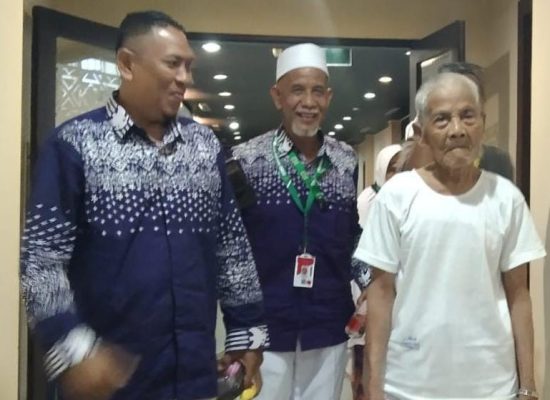 Calon Haji Tertua Asal Labura Ungkap Rahasia Hidup Sehat dengan Sholat Berjamaah di Masjid